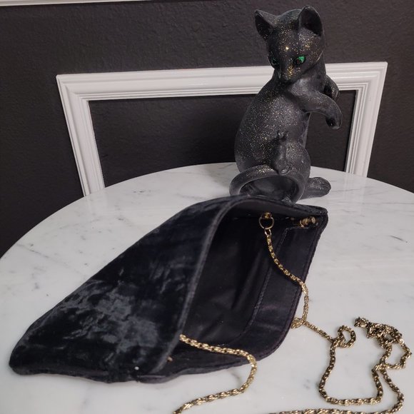 Vintage Black Crushed Velvet clutch with gold tone chain and hardware. - Picture 3 of 5